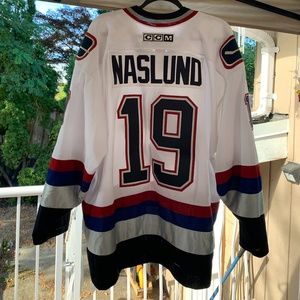 2003-2006 Markus Naslund Canucks away jersey.